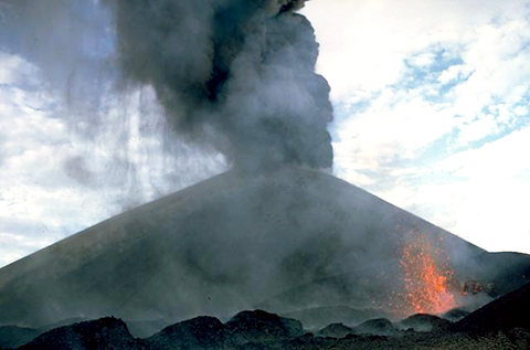 ニカラグア共和国のセロ・ネグロ火山